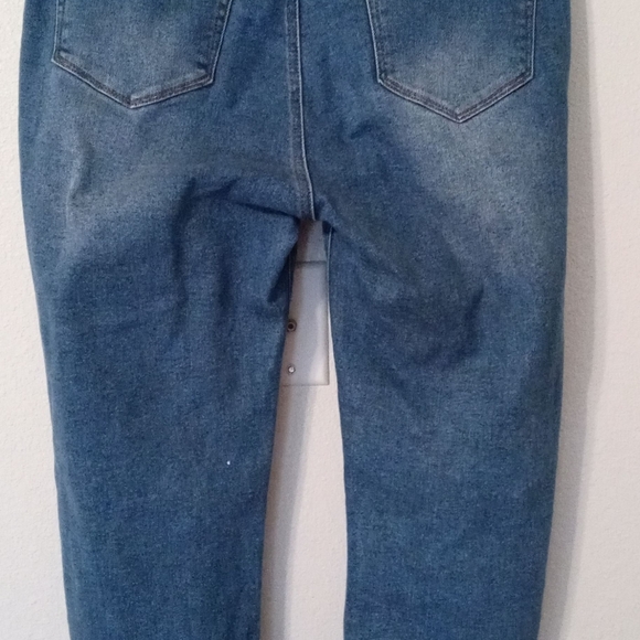 Jeans - Picture 1 of 2